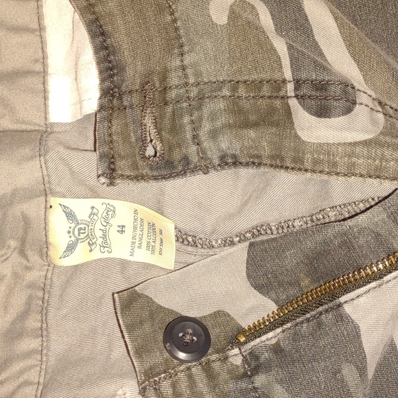 Men's size 44 Camouflage Cargo Shorts drab olive colors GC - Picture 2 of 9